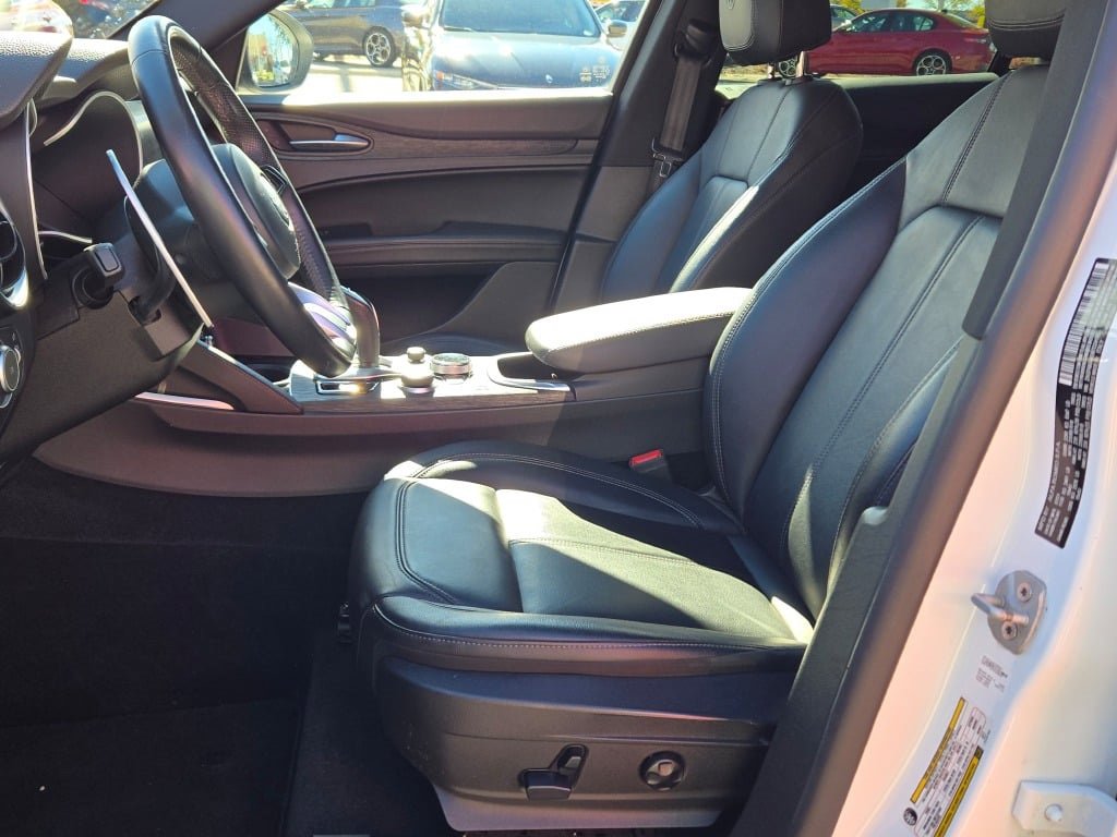 Used 2022 Alfa Romeo Stelvio Sprint image 22