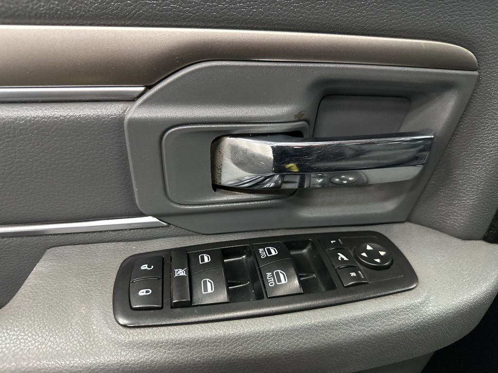 Used 2015 RAM 1500 SLT AWD/4WD image 18