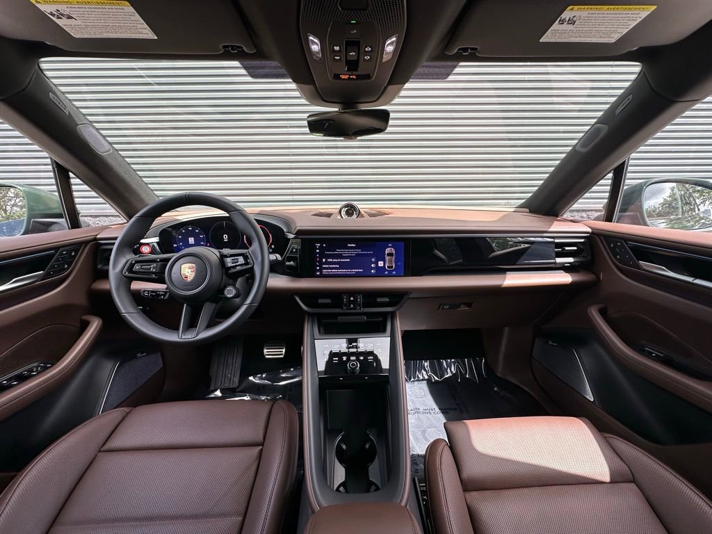 Certified 2025 Porsche Macan 4S Electric AWD/4WD image 6