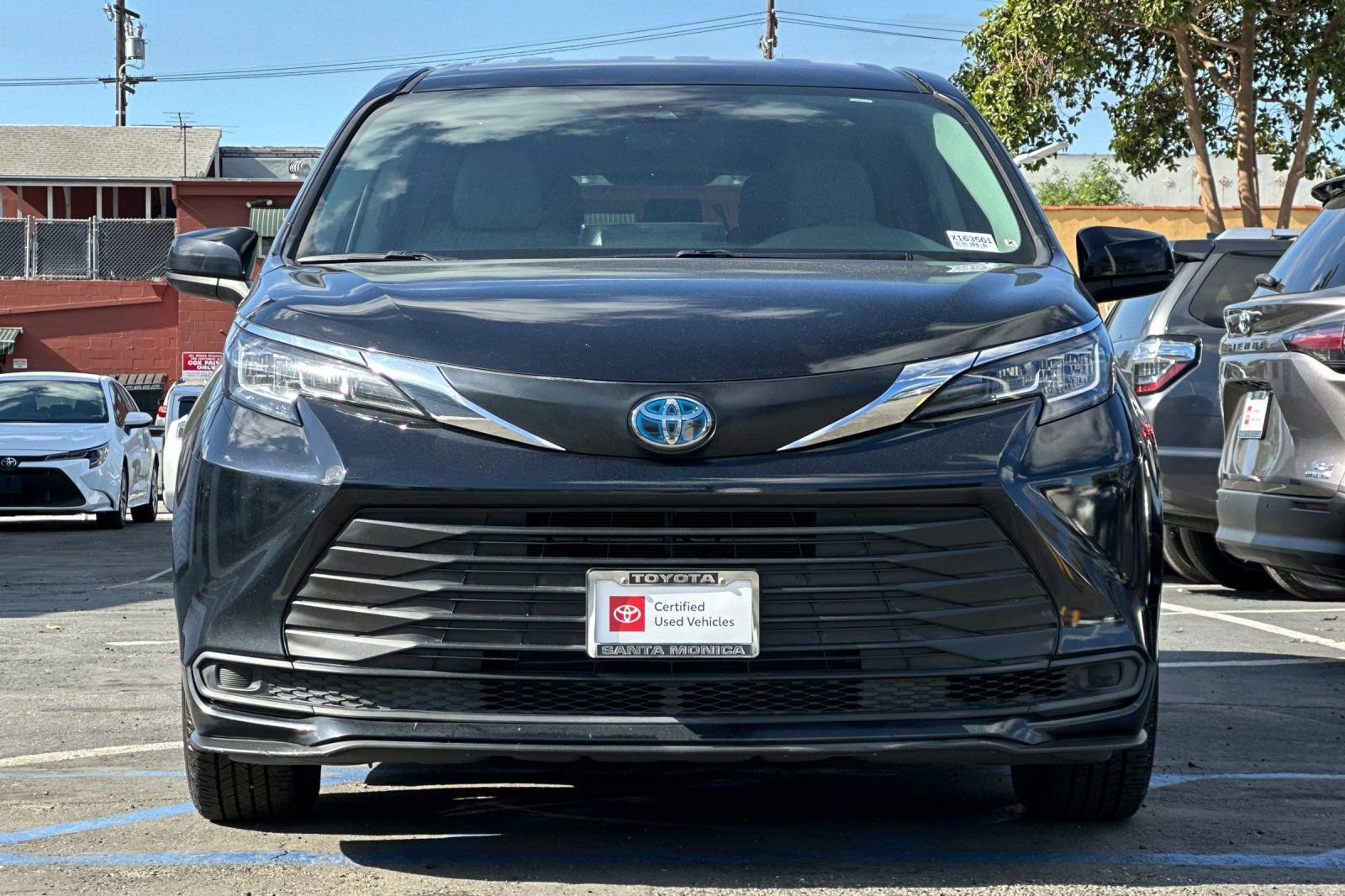 Certified 2023 Toyota Sienna LE image 9