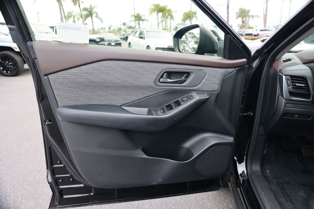 Used 2023 Nissan Rogue S FWD image 17