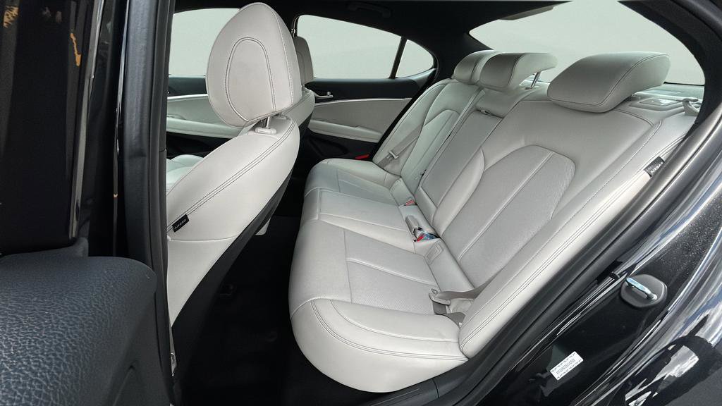 Used 2025 Genesis G70 2.5T image 14