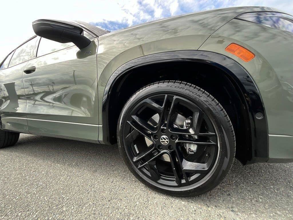Used 2026 Volkswagen Tiguan SE R-Line AWD/4WD image 9