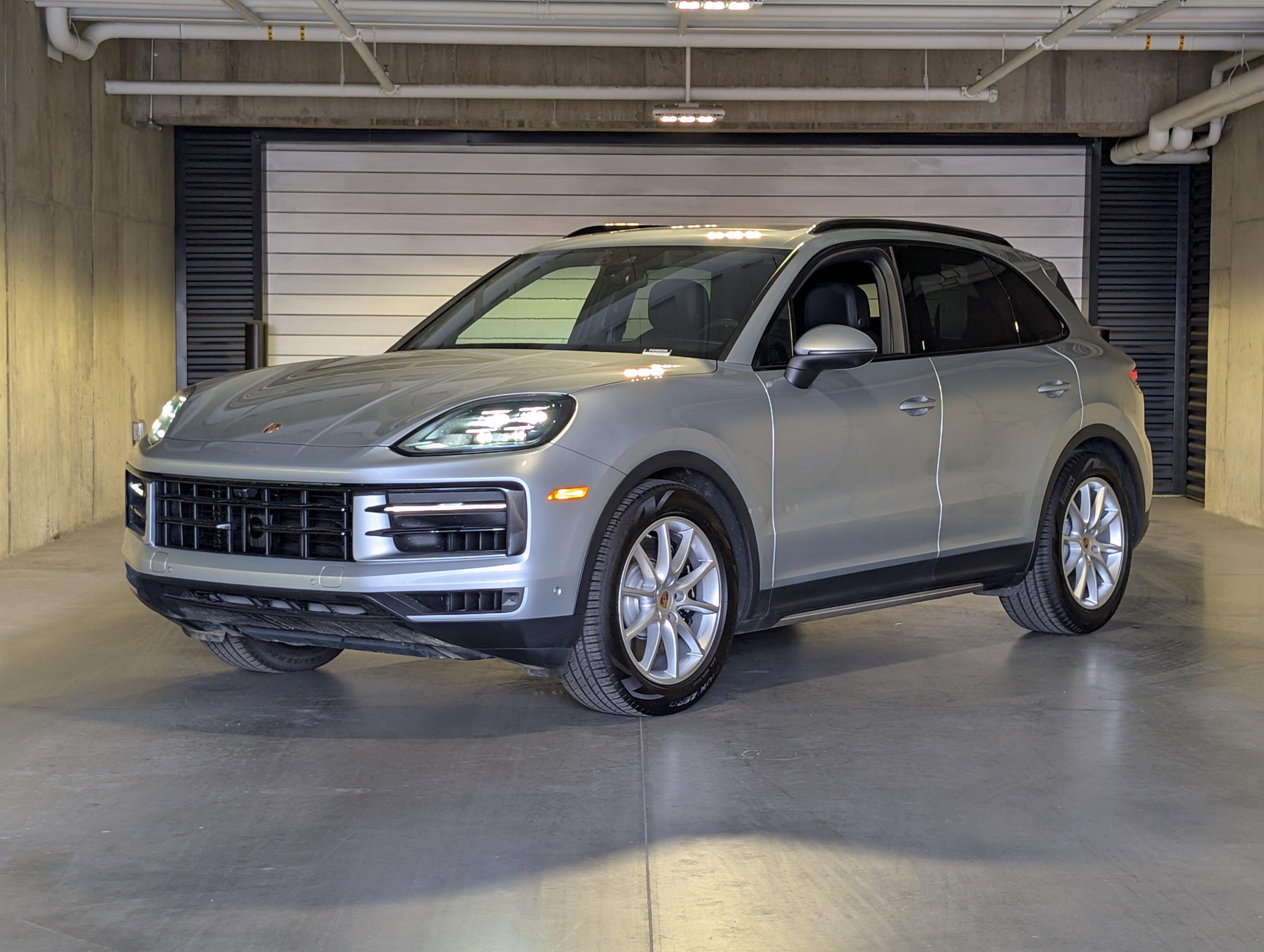 Certified 2025 Porsche Cayenne S image 1