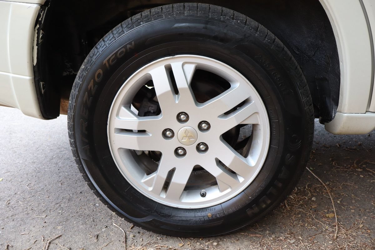 Used 2008 Mitsubishi Endeavor LS AWD/4WD image 40