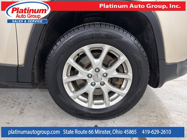 Used 2015 Jeep Cherokee Latitude w/ Comfort/Convenience Group AWD/4WD image 51