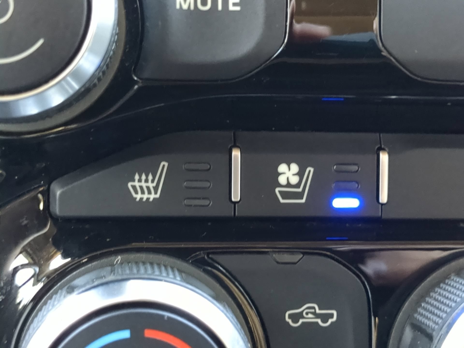 Used 2019 RAM 1500 Laramie AWD/4WD image 63