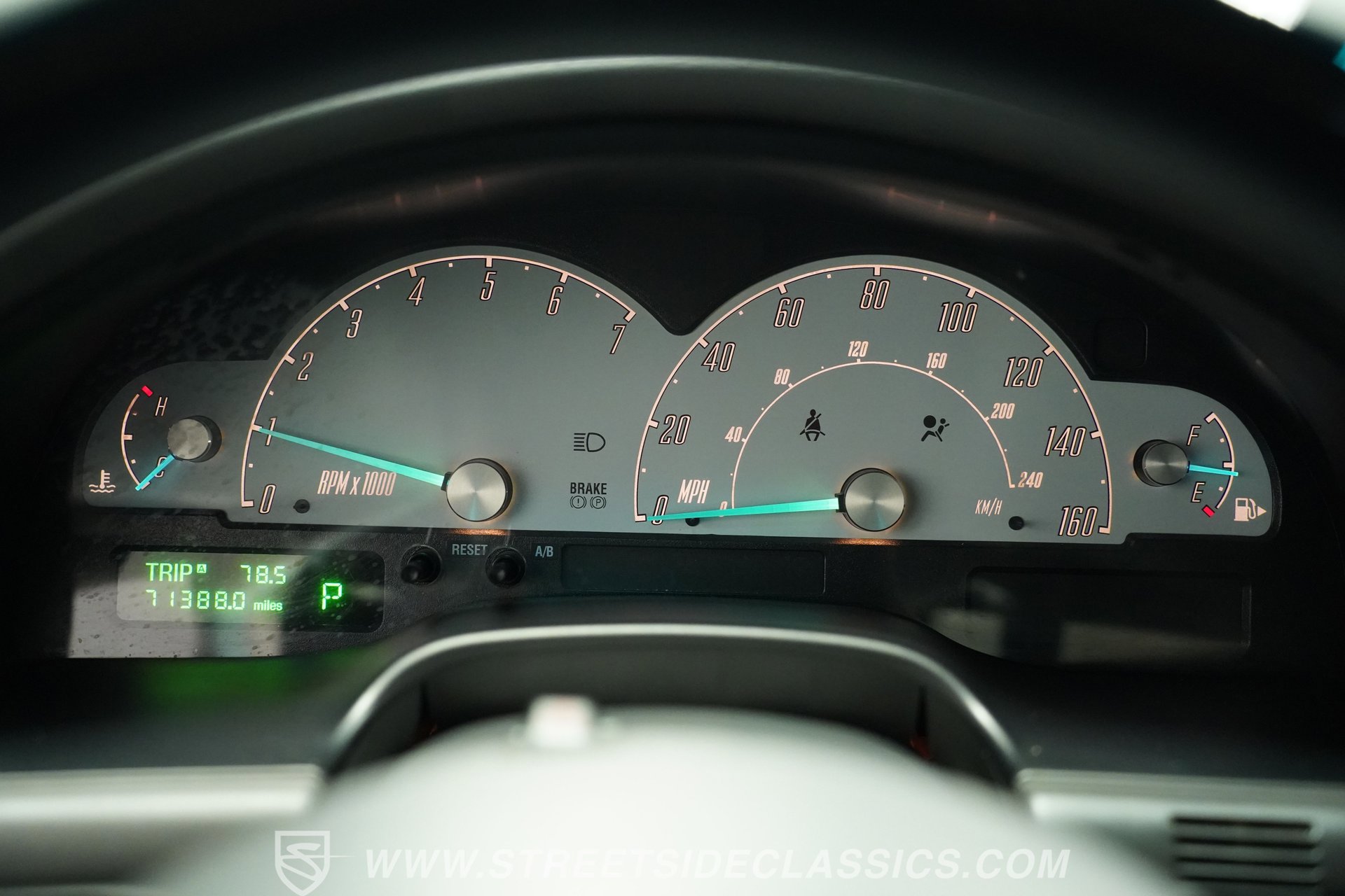 Used 2002 Ford Thunderbird image 39