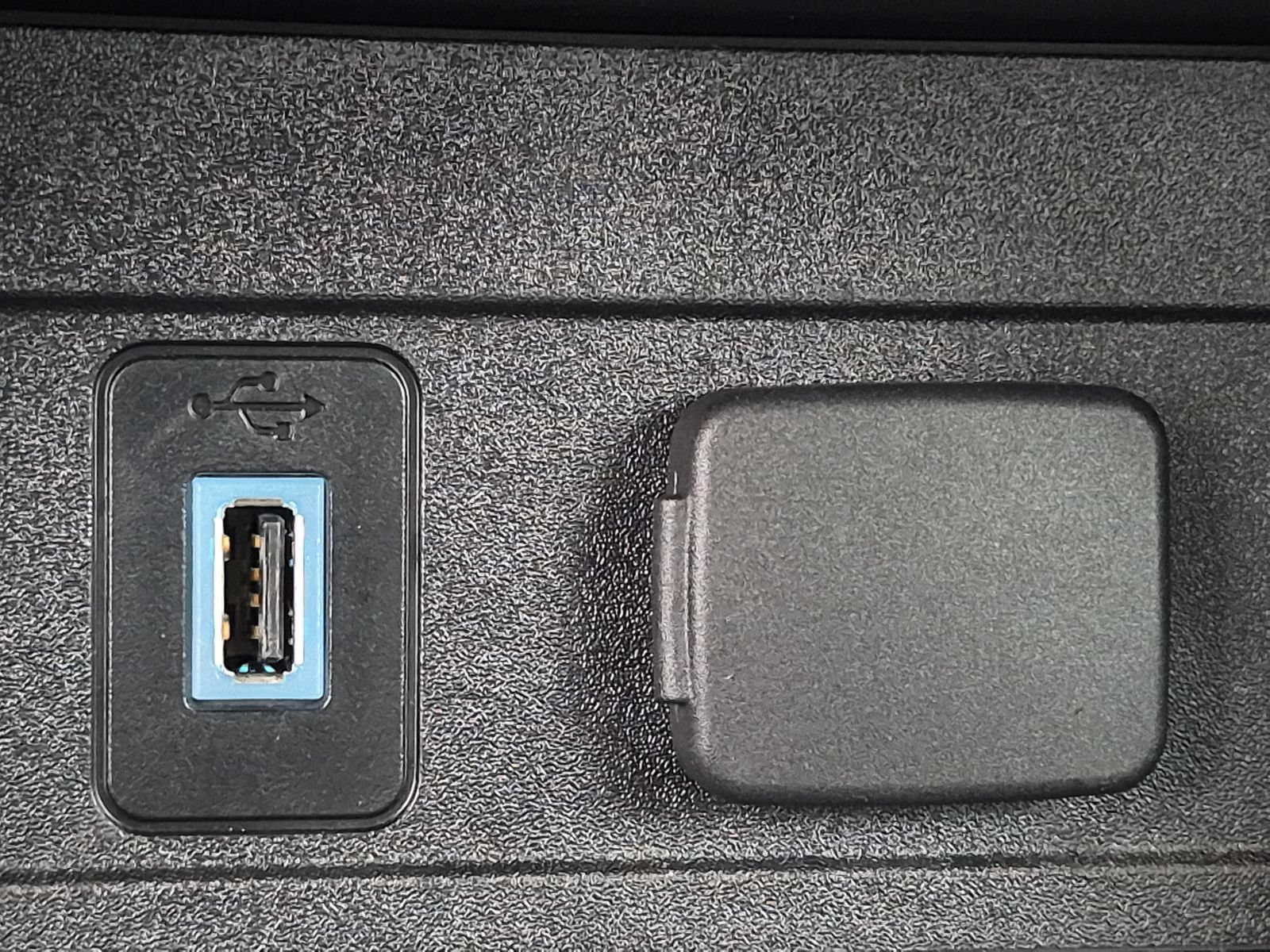 Used 2017 Ford Escape SE w/ Equipment Group 201A FWD image 27