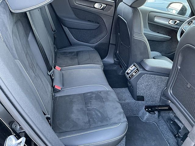 Certified 2025 Volvo XC40 B5 Plus image 19