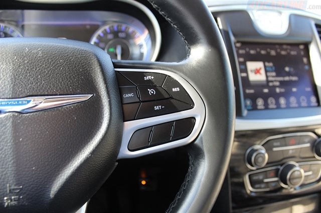 Used 2017 Chrysler 300 Limited AWD/4WD image 23