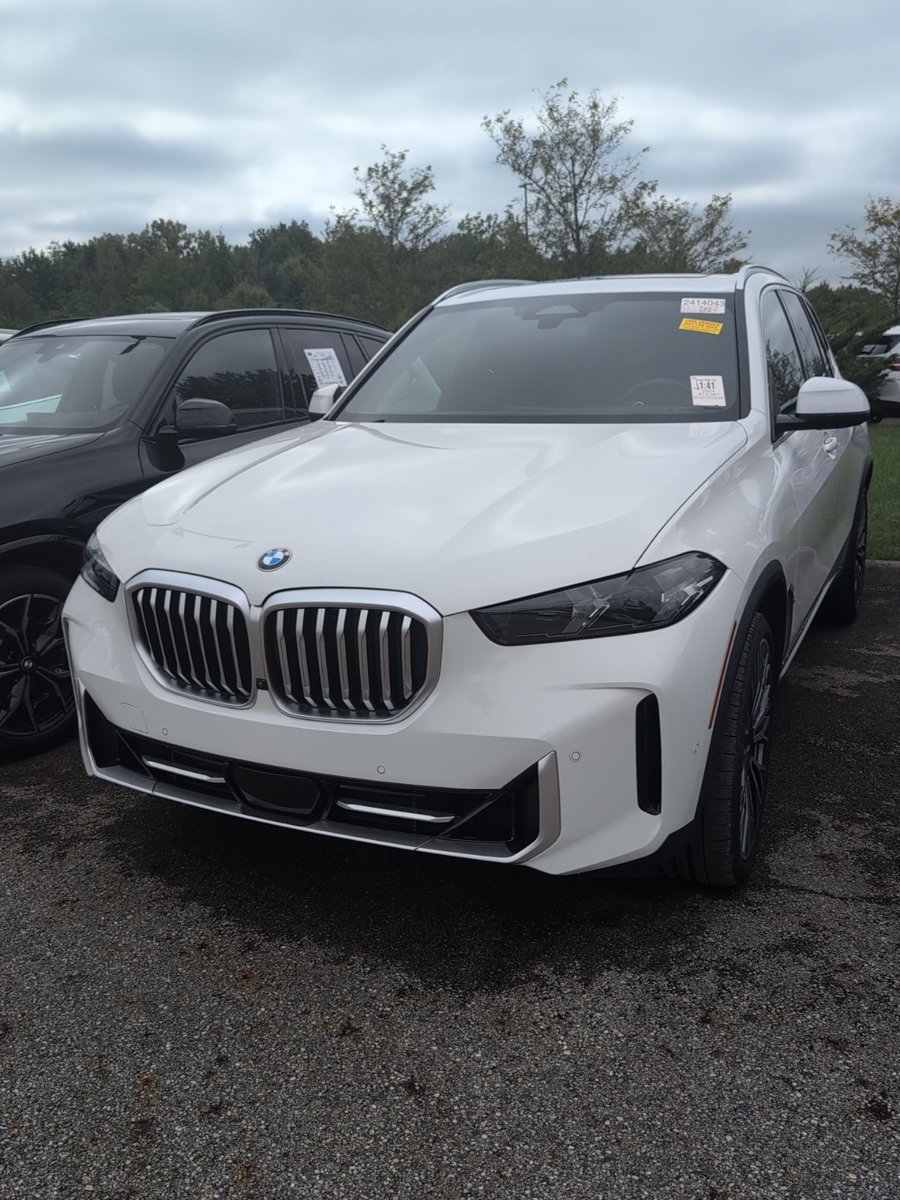 Used 2024 BMW X5 xDrive40i w/ Parking Assistance Package AWD/4WD image 1