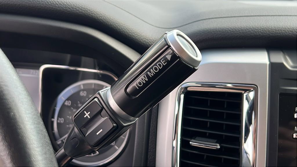 Used 2017 Nissan Titan SV image 19