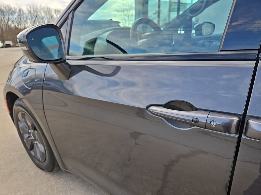 Used 2020 Chrysler Pacifica Limited w/ Advanced Safetytec Group image 28