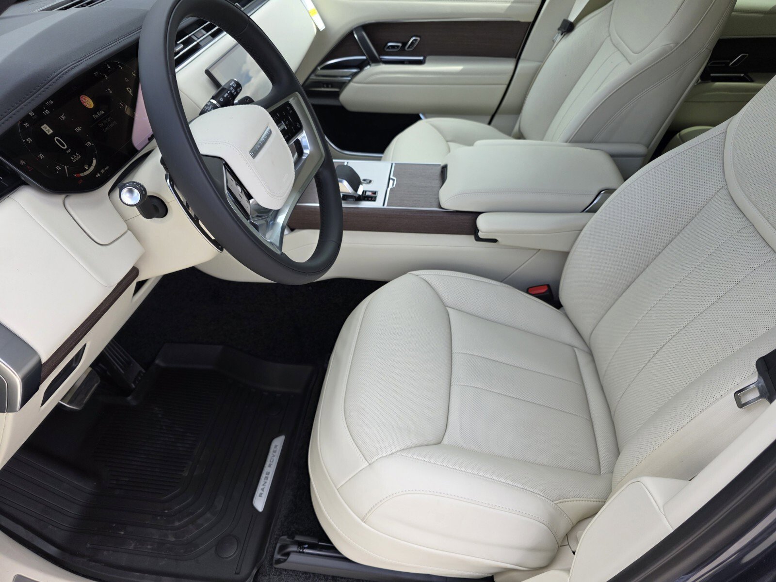 New 2026 Land Rover Range Rover SE image 10