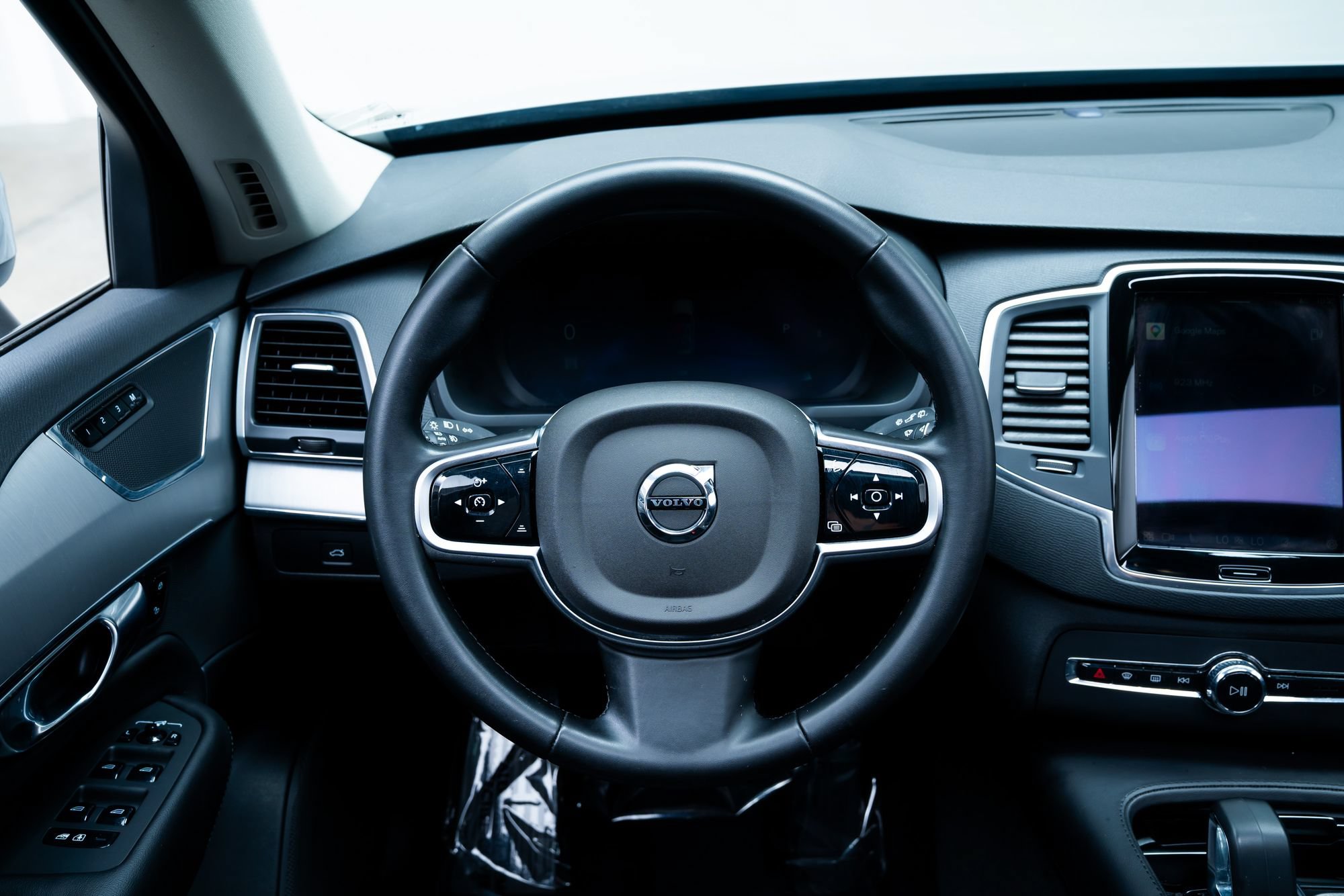 Used 2025 Volvo XC90 B5 Core AWD/4WD image 11