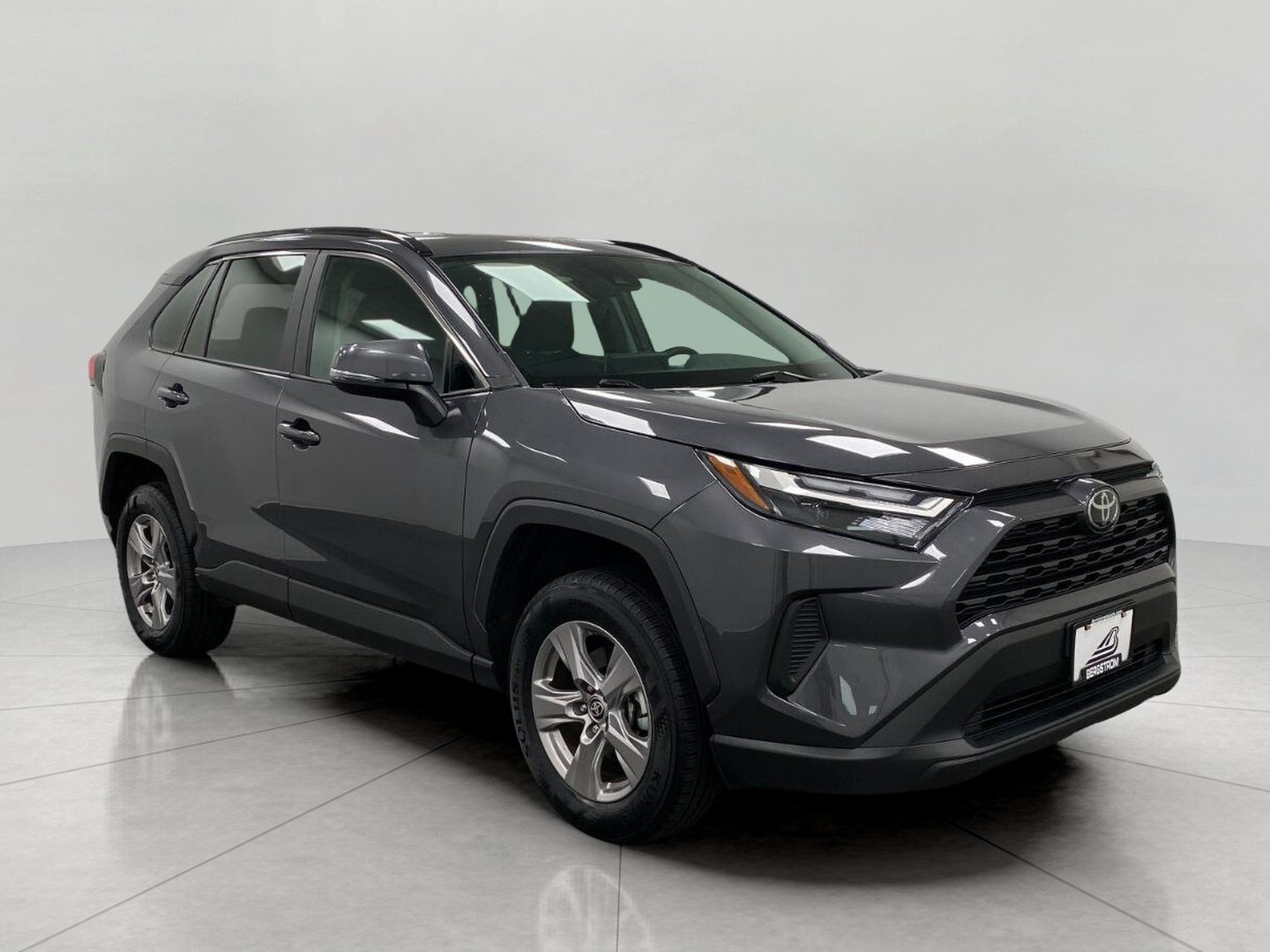 Used 2025 Toyota RAV4 XLE AWD/4WD image 1