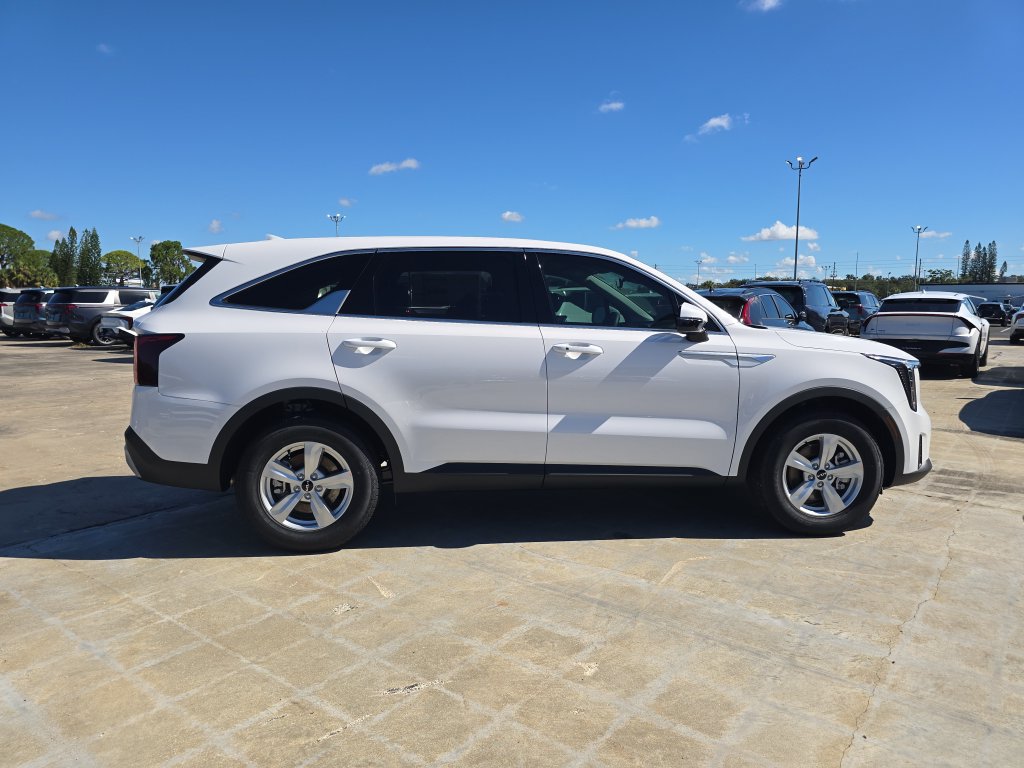 New 2026 Kia Sorento LX FWD image 10