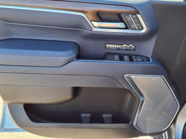 Used 2025 Chevrolet Silverado 1500 High Country w/ Technology Package AWD/4WD image 14