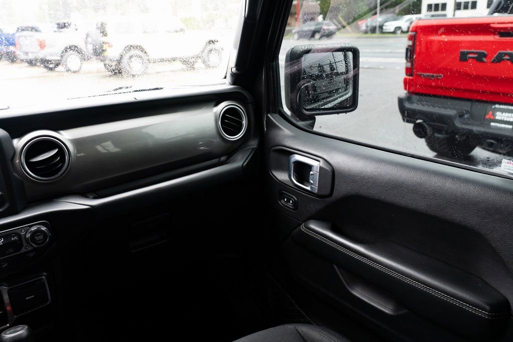 Used 2020 Jeep Wrangler Unlimited Sahara image 10