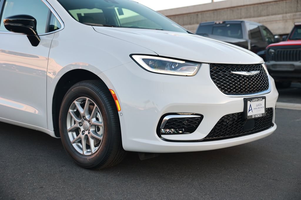 New 2026 Chrysler Pacifica Select image 7