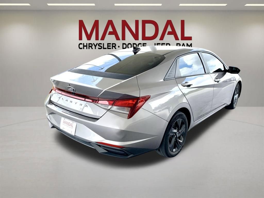 Used 2022 Hyundai Elantra SEL w/ Convenience Package FWD image 6