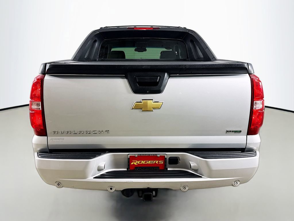 Used 2011 Chevrolet Avalanche LTZ image 7