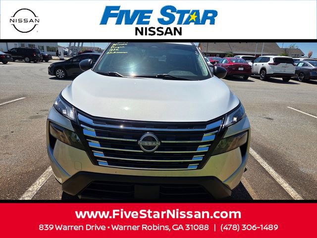 Used 2024 Nissan Rogue S image 2