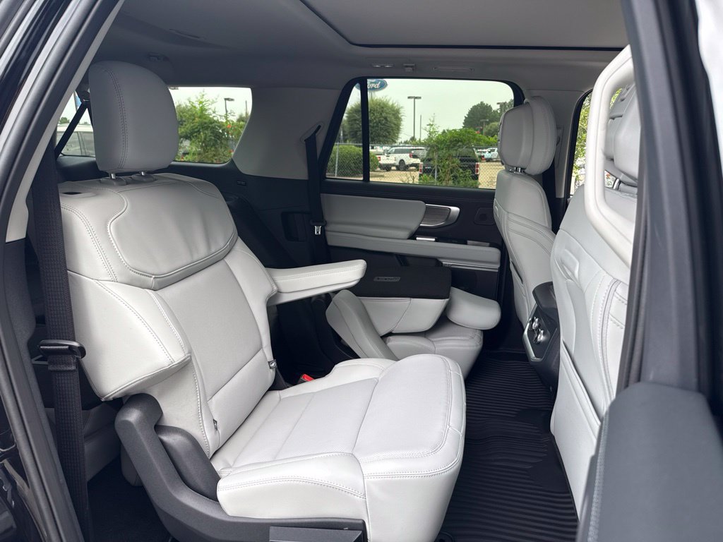 New 2027 Ford Expedition Max Platinum RWD image 52