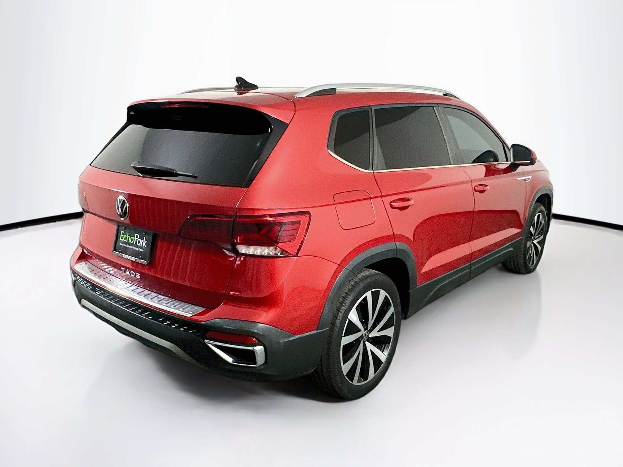Used 2022 Volkswagen Taos SE w/ Panoramic Sunroof Package FWD image 9
