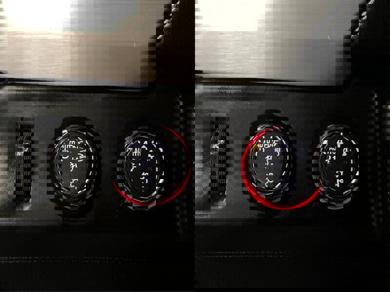 Used 2015 GMC Yukon XL SLT w/ HD Trailering Package image 25