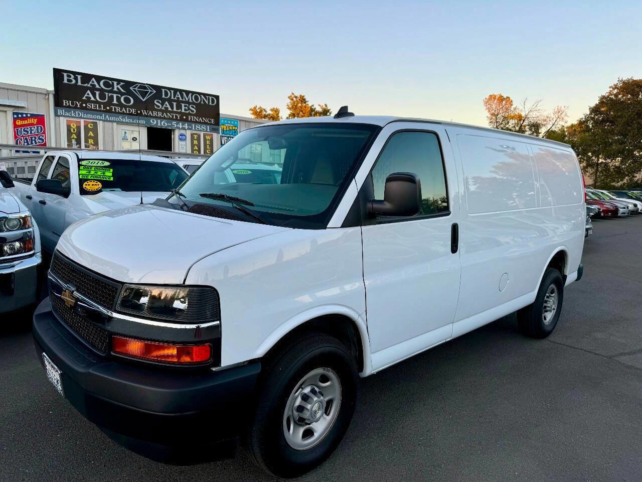 Used 2022 Chevrolet Express 3500 w/ Driver Convenience Package image 5