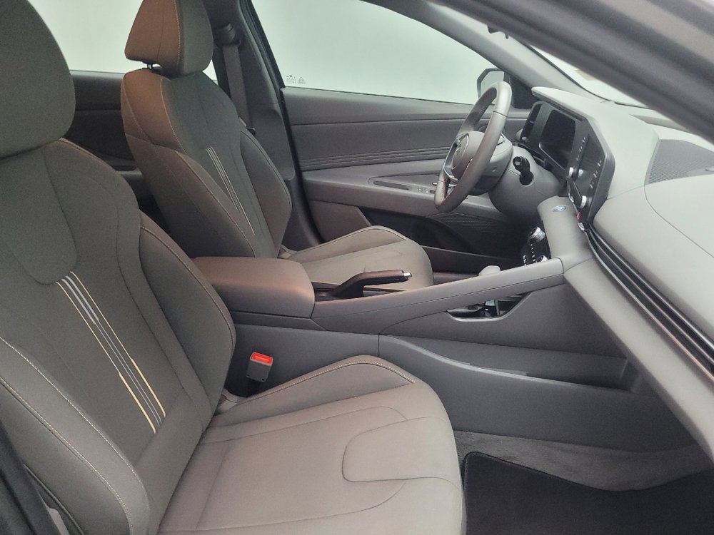Used 2025 Hyundai Elantra Sport FWD image 21