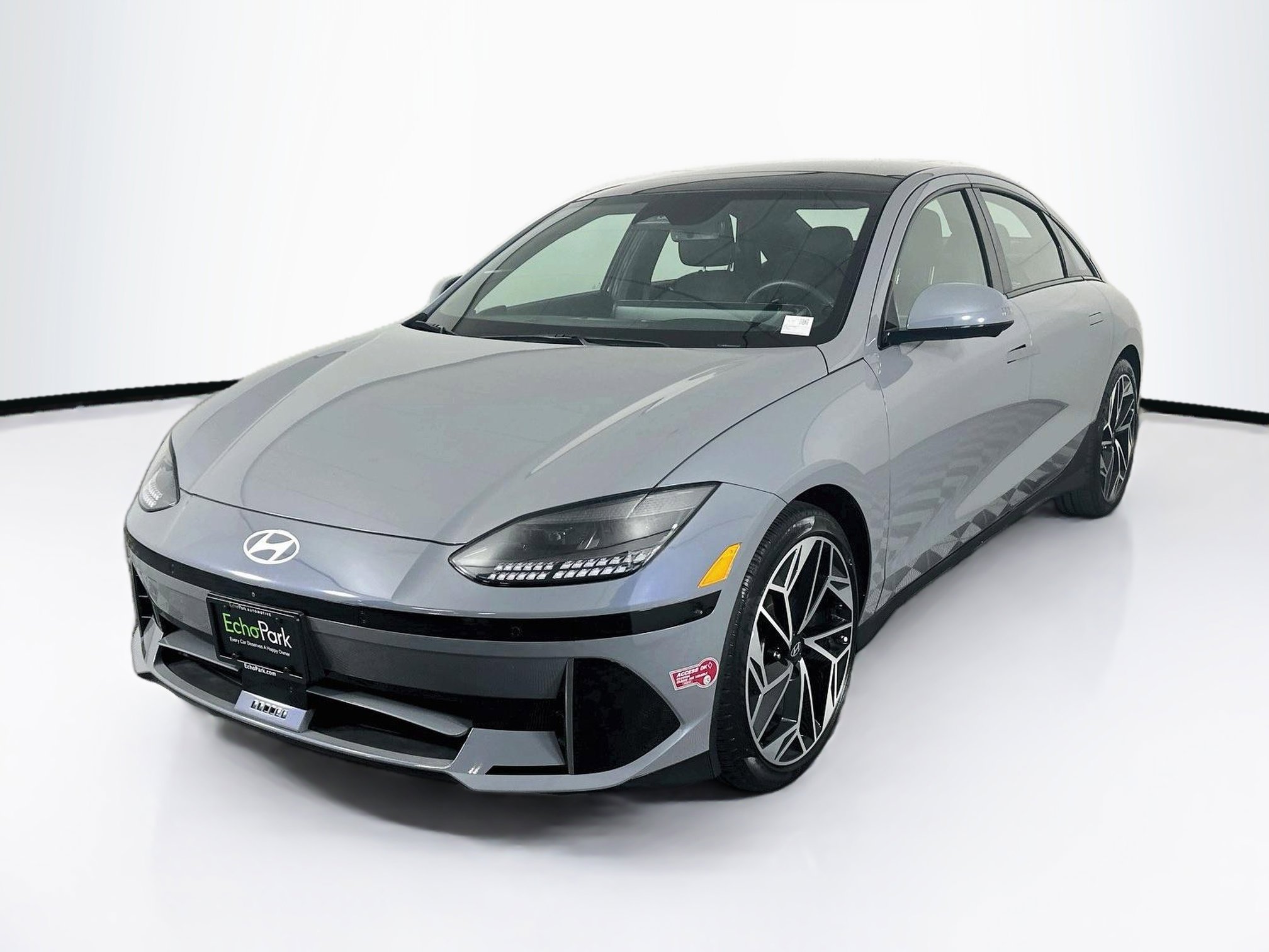 Used 2023 Volvo C40 P8 Recharge Plus AWD/4WD image 3