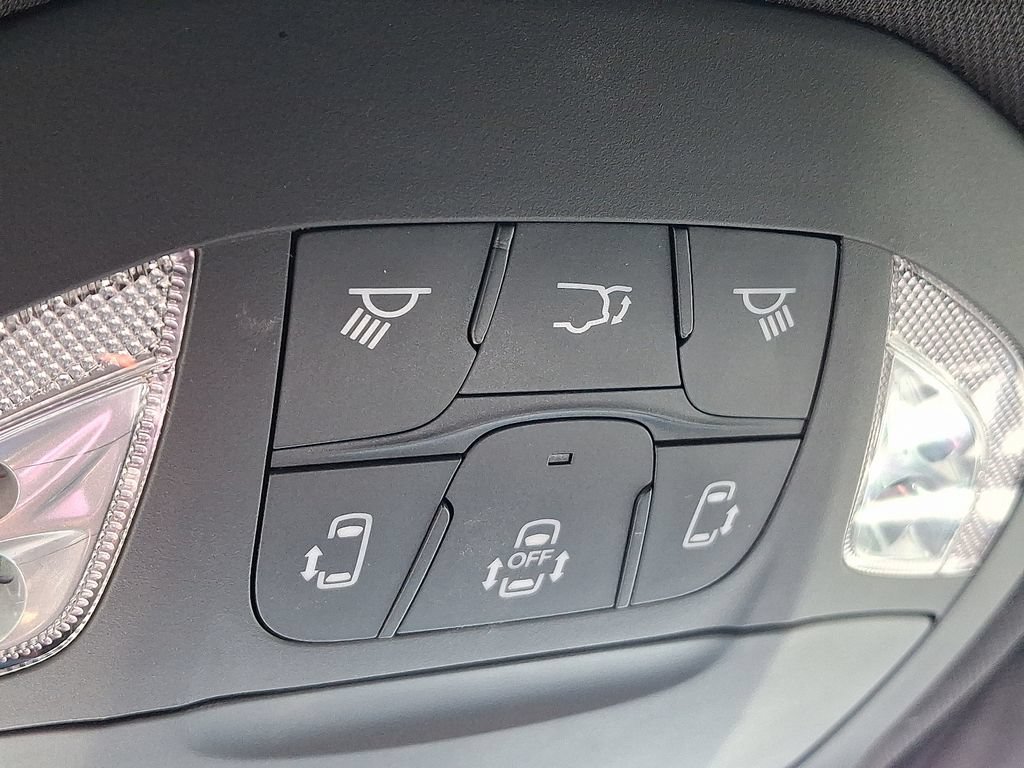 Used 2025 Chrysler Pacifica Limited FWD image 30