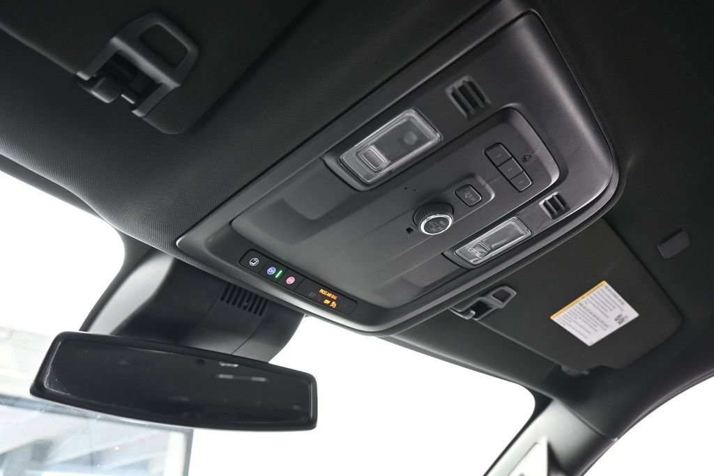 Used 2024 Chevrolet Suburban LT RWD image 26