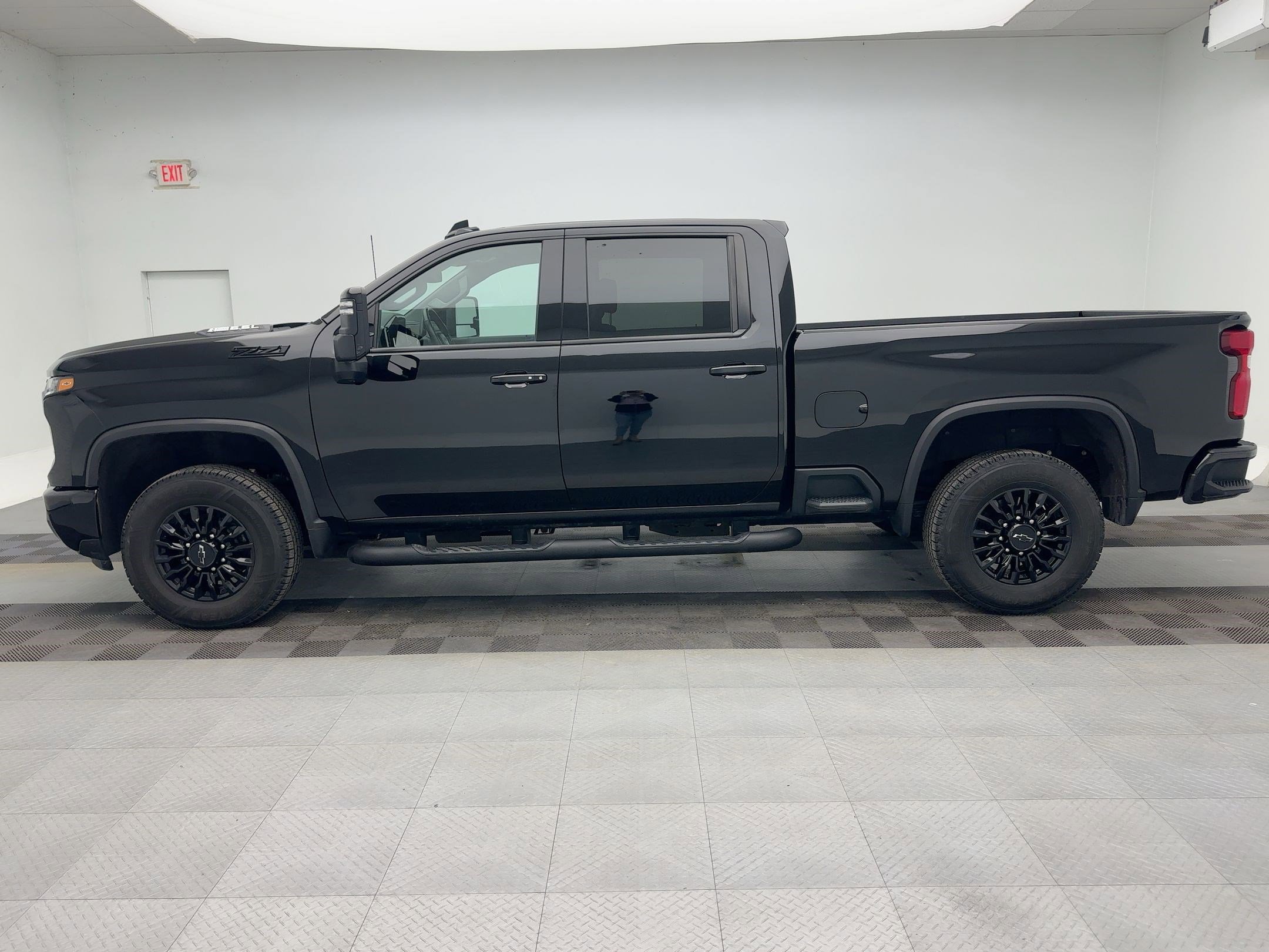 Used 2024 Chevrolet Silverado 3500 LTZ w/ LTZ Plus Package image 2