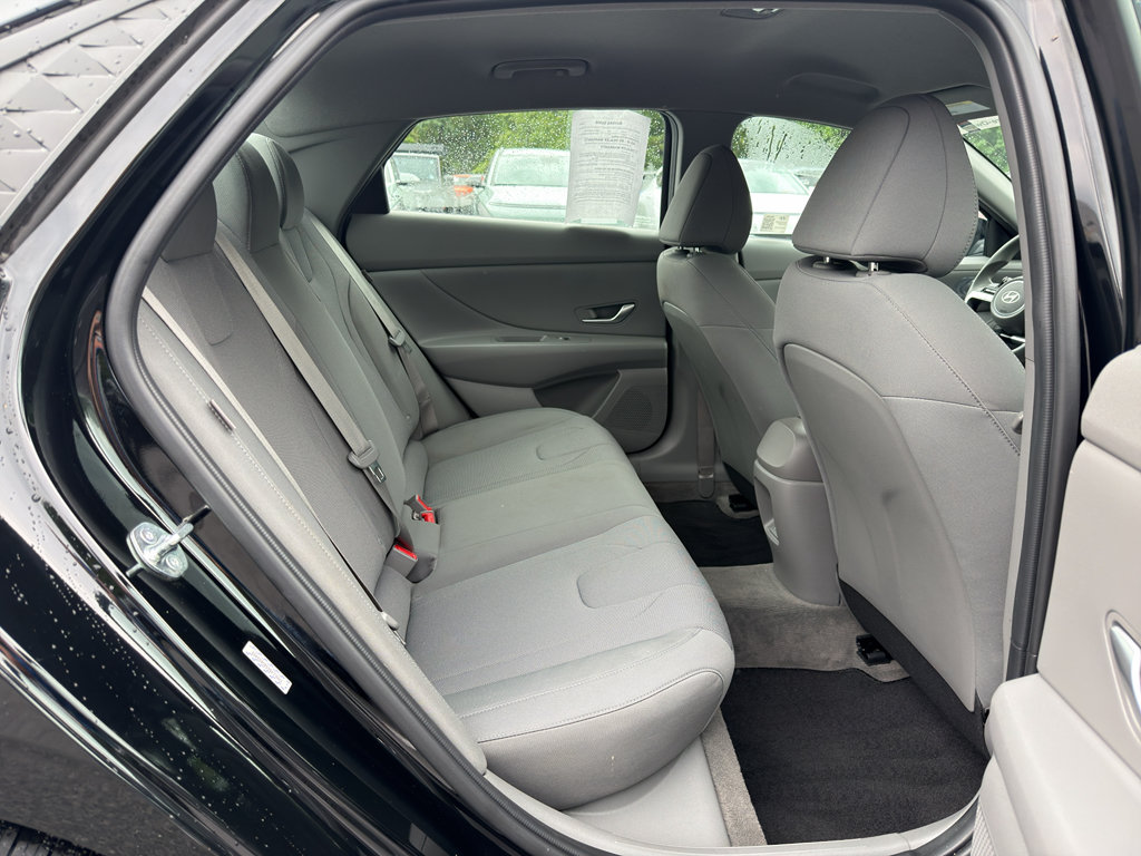 Certified 2024 Hyundai Elantra SE FWD image 21