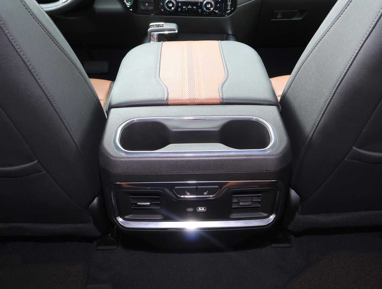 Used 2024 Chevrolet Silverado 1500 High Country w/ Technology Package AWD/4WD image 14