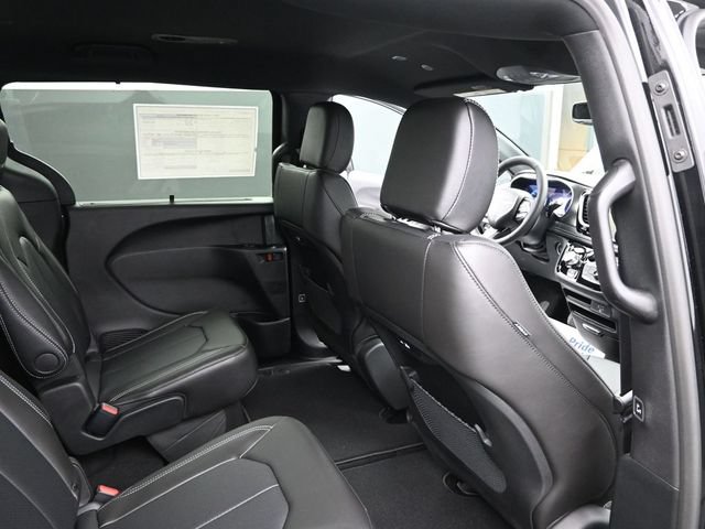 New 2026 Chrysler Pacifica Select w/ S Appearance Package AWD/4WD image 19