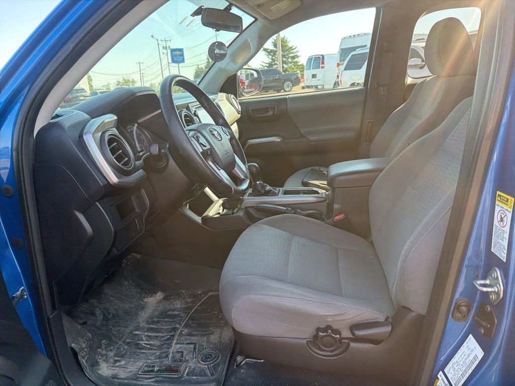 Used 2016 Toyota Tacoma SR5 AWD/4WD image 11