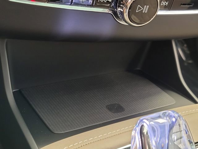 New 2026 Volvo XC90 B6 Plus w/ Protection Package Premier AWD/4WD image 19