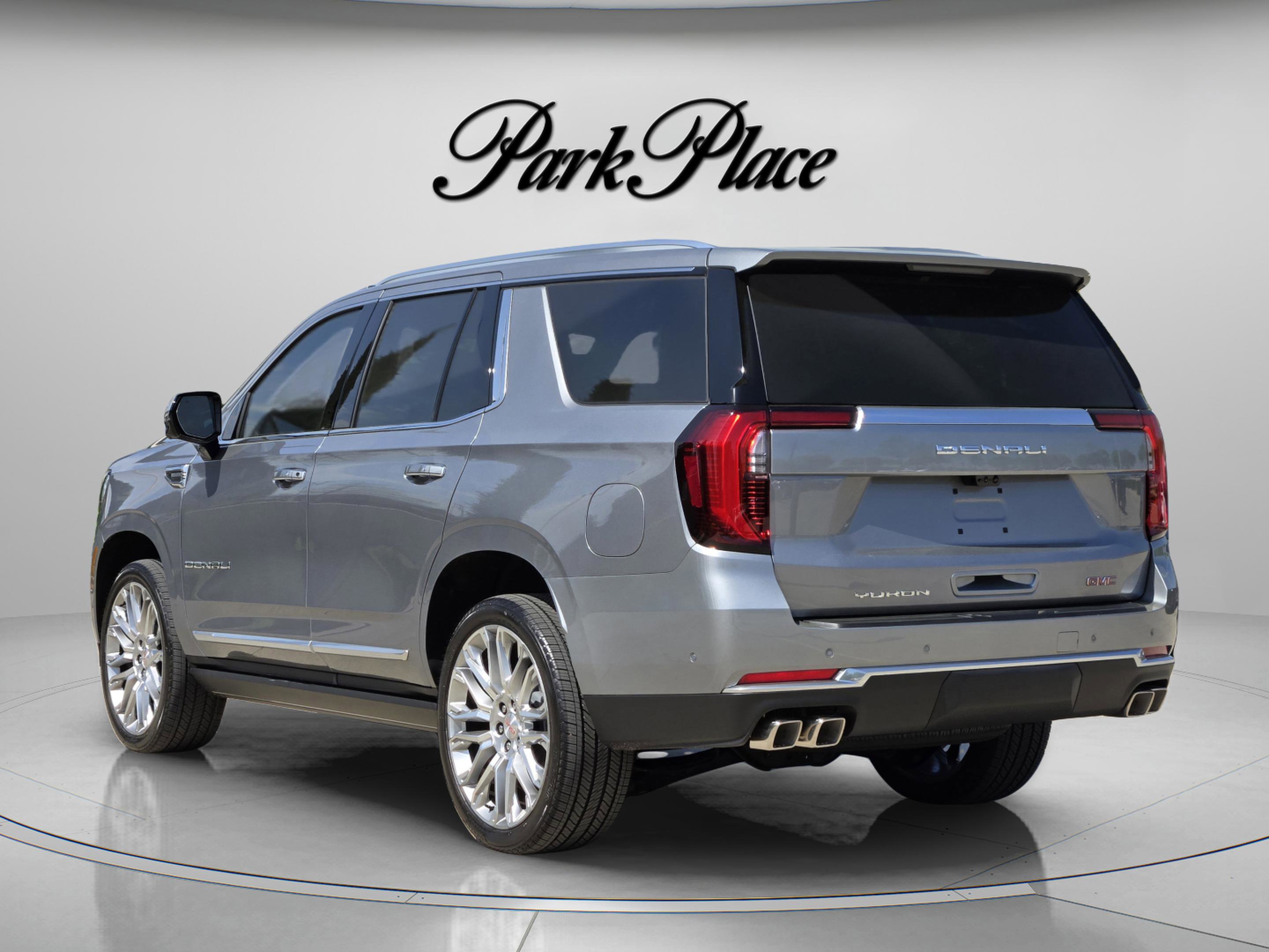 Used 2026 GMC Yukon Denali w/ Denali Reserve Package image 3