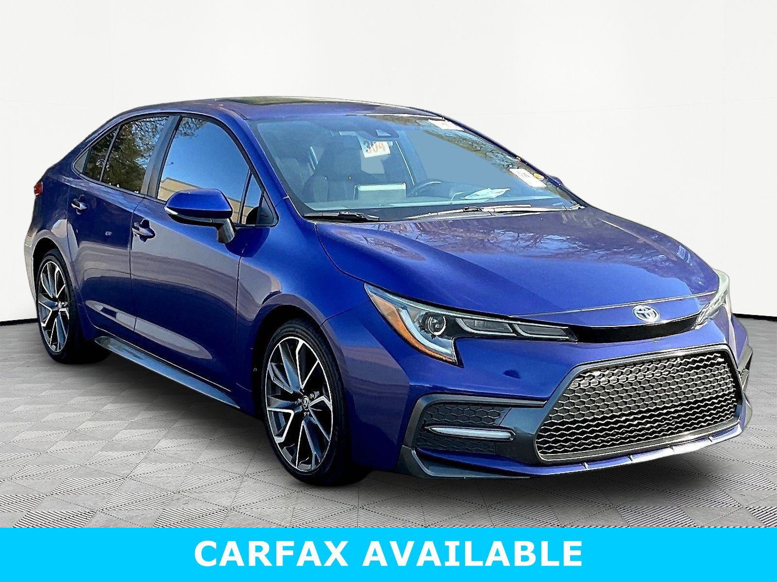 Used 2020 Toyota Corolla SE w/ SE Premium Package FWD image 3