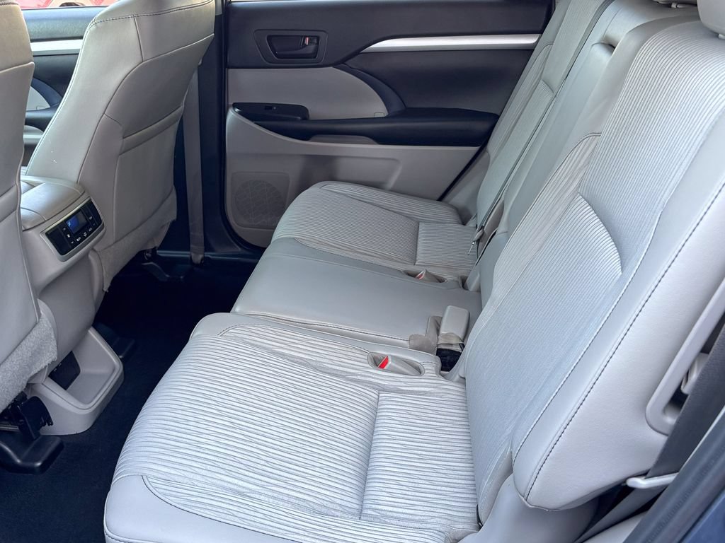 Used 2019 Toyota Highlander Plus AWD/4WD image 45