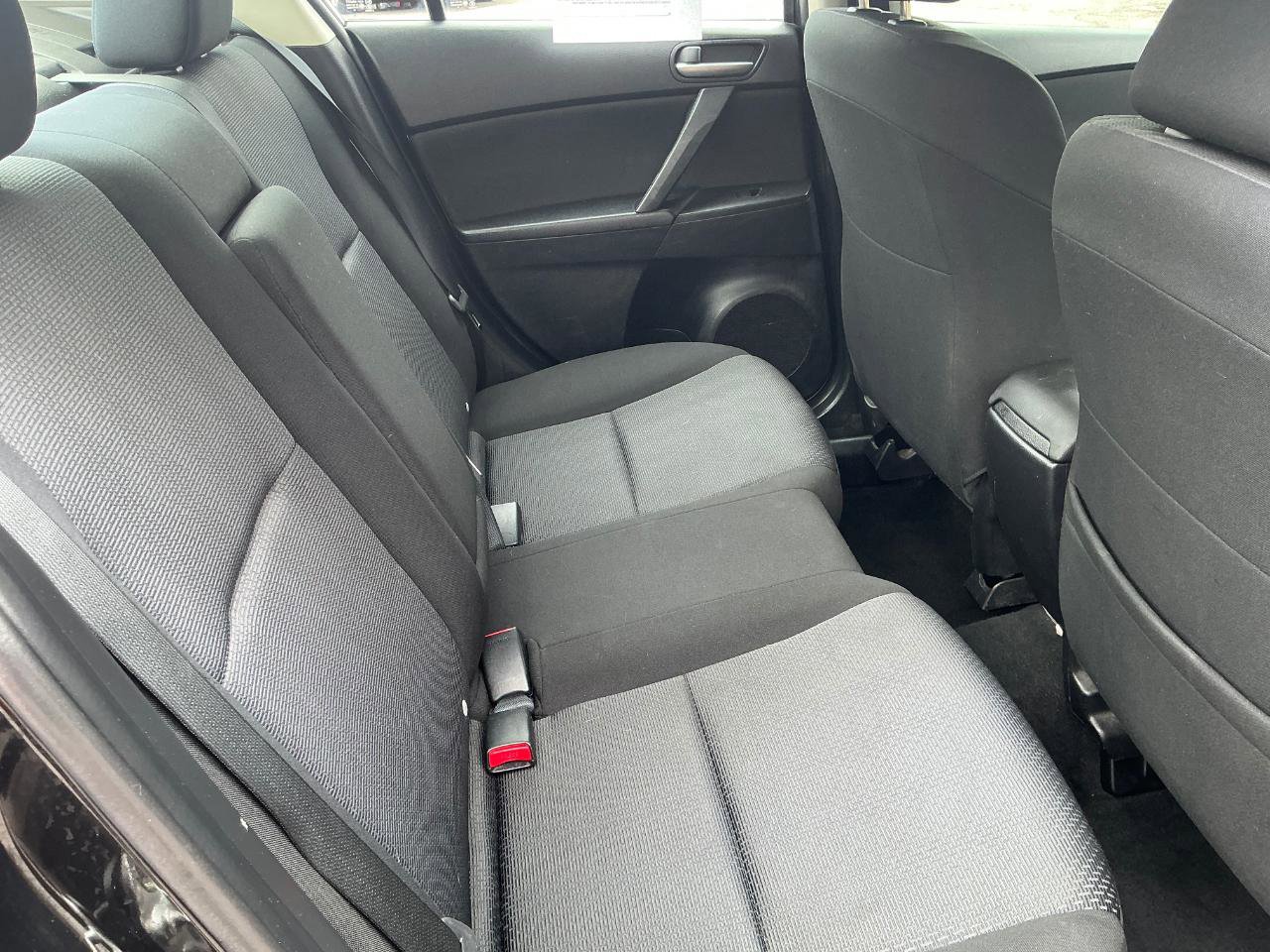 Used 2010 MAZDA MAZDA3 i Touring FWD image 10