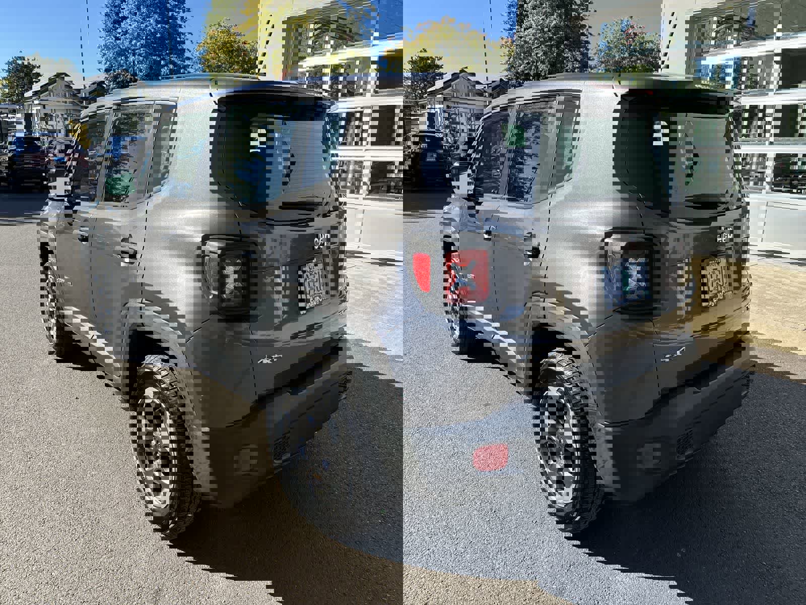 Certified 2016 Jeep Renegade Sport w/ Power & Air Group image 3