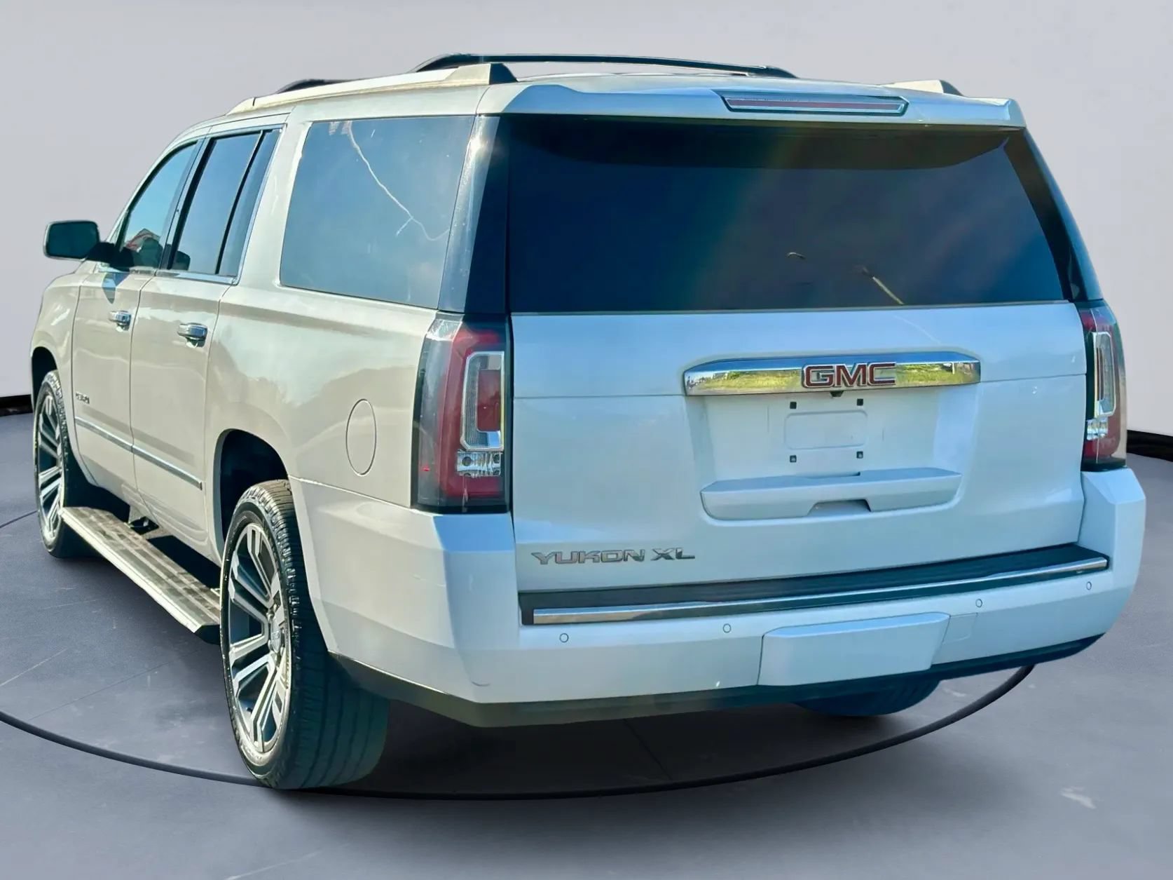 Used 2018 GMC Yukon XL Denali w/ Denali Ultimate Package AWD/4WD image 5