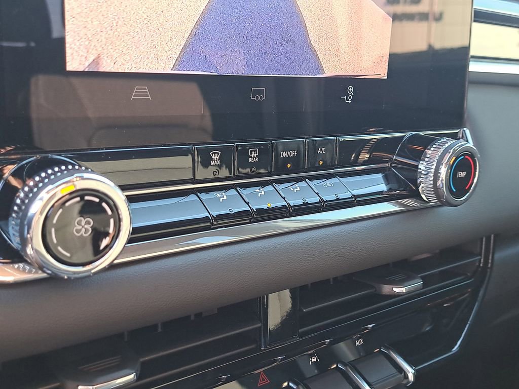 Used 2025 GMC Canyon Elevation image 23