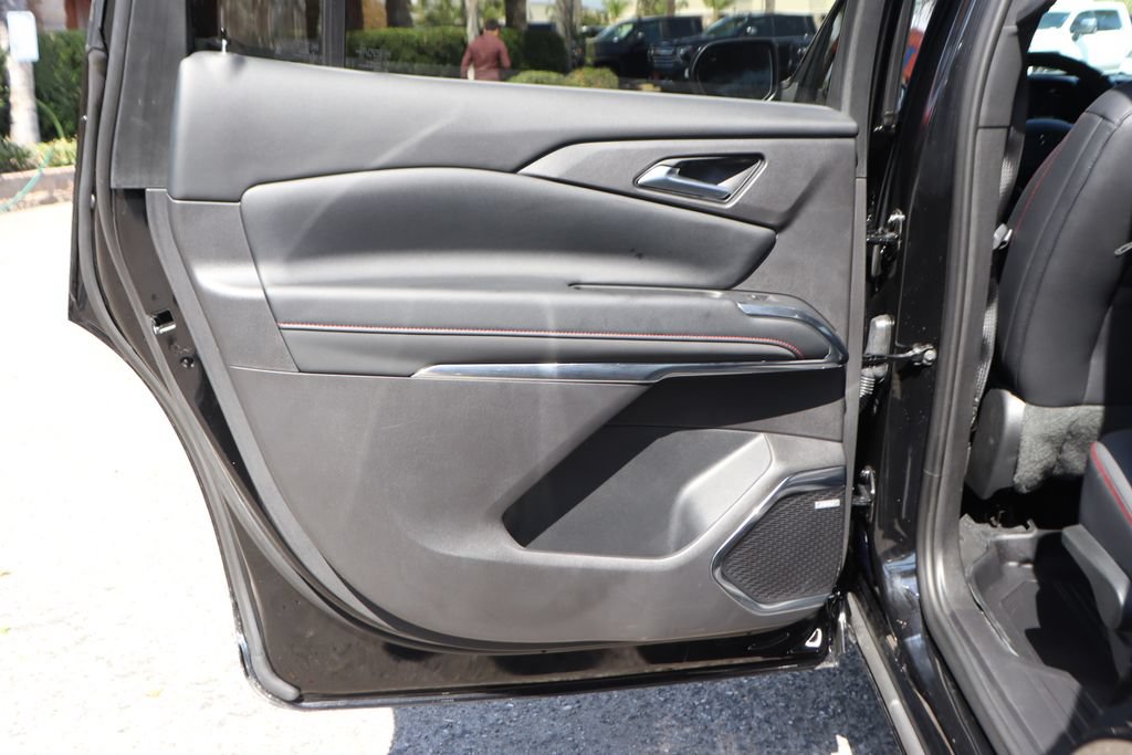 Used 2026 Chevrolet Traverse RS w/ LPO, Floor Liner Package FWD image 38